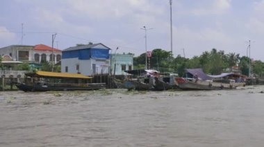Vietnam 'daki Mekong Deltası. Tekneden görünüm.