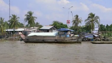 Vietnam 'daki Mekong Deltası. Tekneden görünüm.