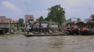 Vietnam 'daki Mekong Deltası. Tekneden görünüm.