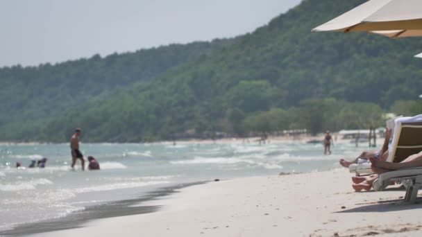 People Relaxing Sao Beach Most Beautiful Beach Phu Quoc Island — Stock Video
