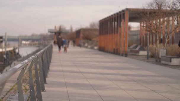 Невпізнавані Люди Європейському Місті — стокове відео