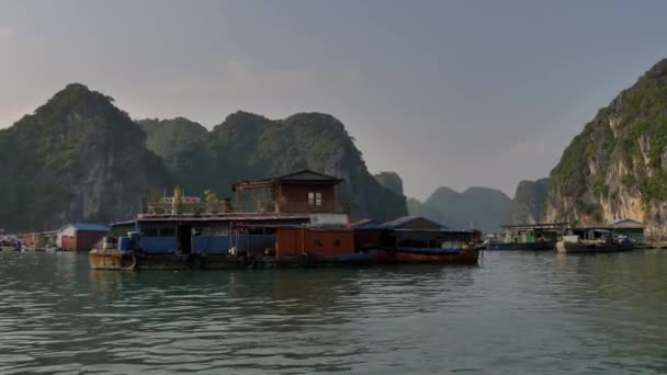 Береговая Линия Лодкой Заливе Лонг Вьетнам — стоковое видео