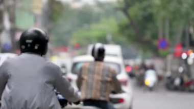 Hanoi, Vietnam sokaklarında tanınmayan insanlar..
