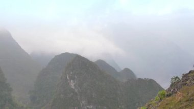 Ha Giang vilayetindeki dağlar, Vietnam.