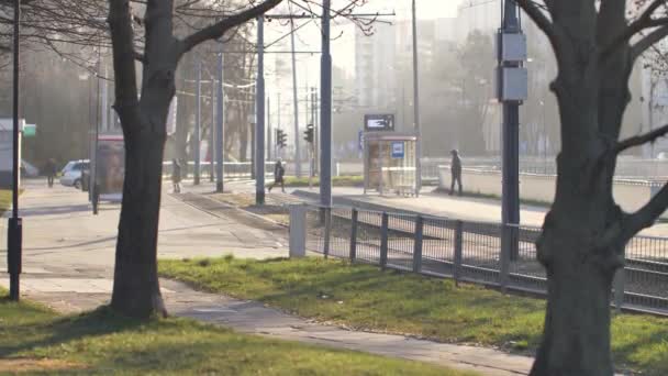 Straßenbahnhaltestelle Warschau Polen — Stockvideo