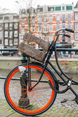 Amsterdam, Hollanda Caddesi üzerinde bisiklet