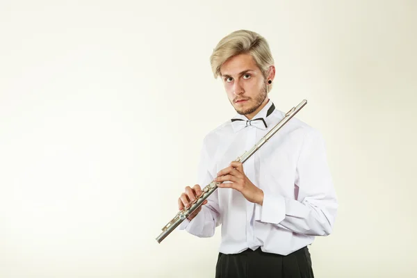 Flötenmusik spielender Flötist — Stockfoto