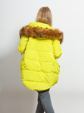 Ceketi giyen kız moda.