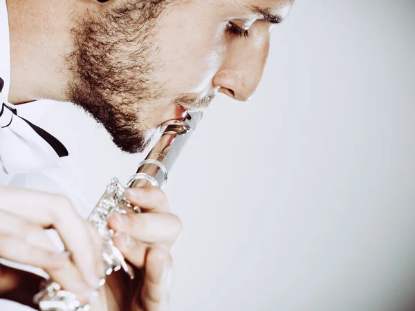 Male flutist playing his flute closeup — Stock Photo, Image