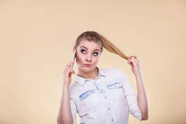 Girl using mobile phone talking — Stock Photo, Image