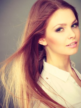 Güzellik muhteşem zarif kadın portre.