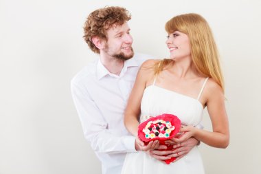 Seven çift şeker demet çiçeklerle. Aşk.