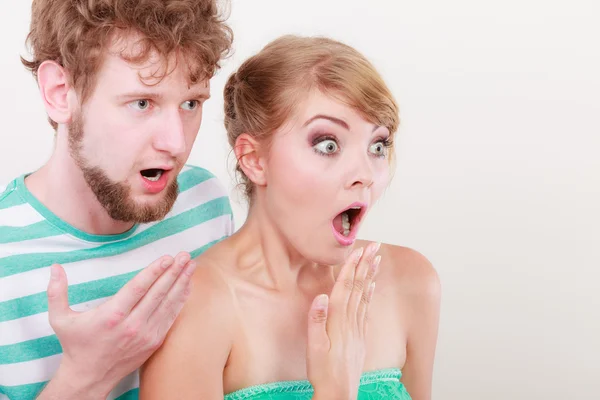 Wide eyed couple surprised expression open mouth — Stock Photo, Image