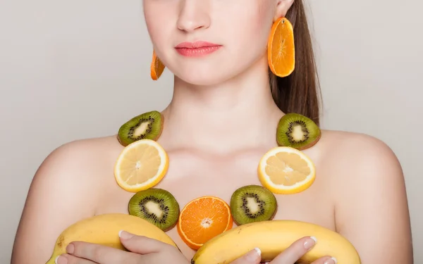 Diet. Girl with necklace of fresh citrus fruits — Stock Photo, Image