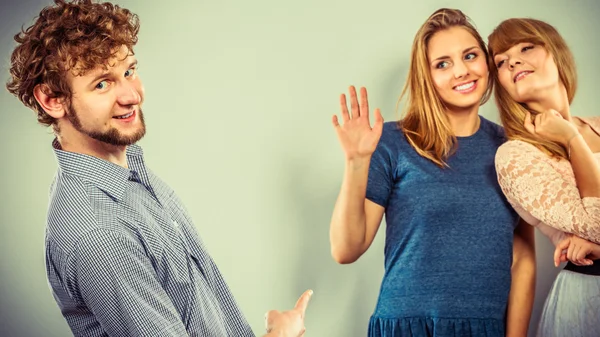 Two women talking gossiping about man. — Stock Photo, Image