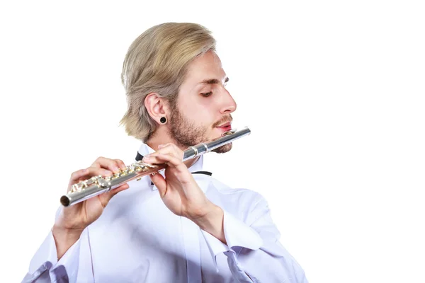 Flautista maschile che suona il suo flauto — Foto Stock