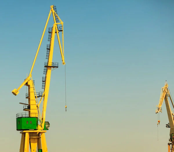 Lonely crane in port. — Stock Photo, Image