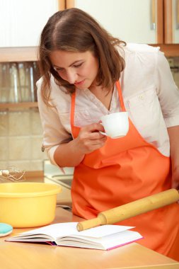 Planlama ve yemek hazırlama ev hanımı
