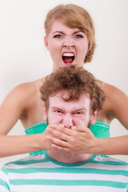 öfke kadın erkeğini kapsayan ağız çığlığı