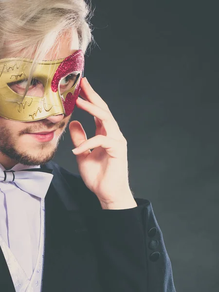 Young man in carnival mask on dark — Stock Photo, Image