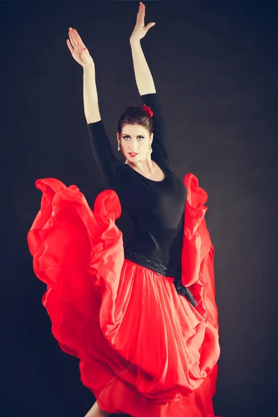 Beautiful woman dancing oriental dance. — Stock Photo, Image