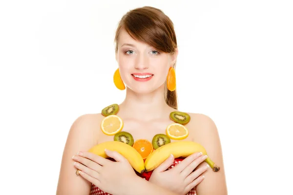Dieta. Chica con collar de cítricos frescos aislados — Foto de Stock