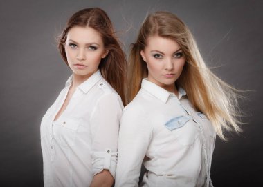 İki güzel photomodels portre.