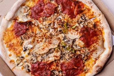 Sıcak pizza kutusu.