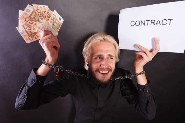 Man met geketende handen met contract en geld — Stockfoto