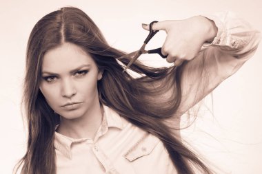 Genç Bayan holding aracı.