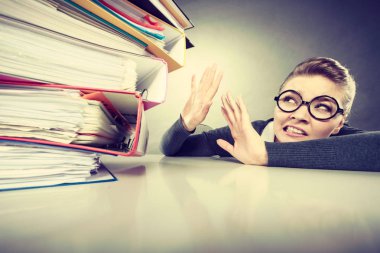 Muhasebeci bağlayıcı pils dehşete.