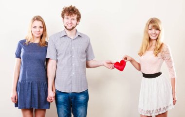 Mutlu üçgen ilişki