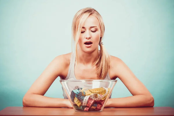 Diet. Girl with colorful measuring tapes in bowl — Stock Photo, Image