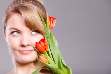 Kız Lale ile doğaya bağ hissediyorum.