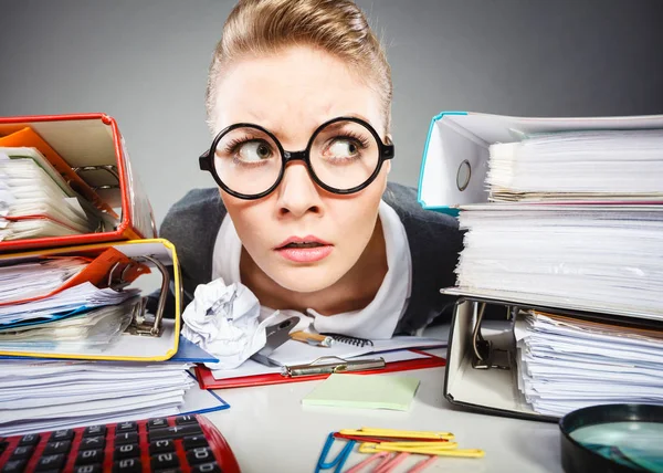 Crazy thoughtful accountant businesswoman. — Stock Photo, Image