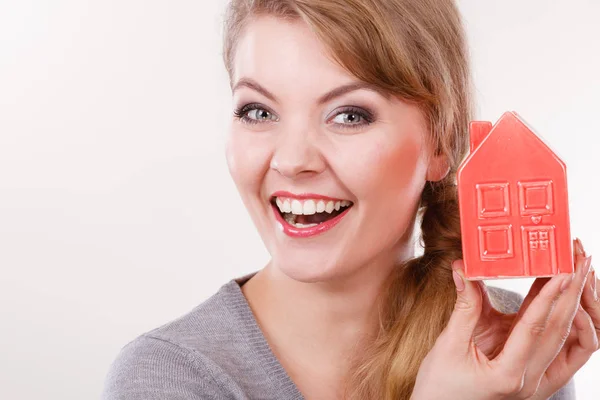 Smiling girl with home symbol. — Stock Photo, Image