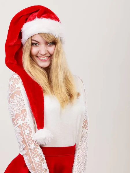 Glad söt kvinna i santa helper hatt. Christmas. — Stockfoto