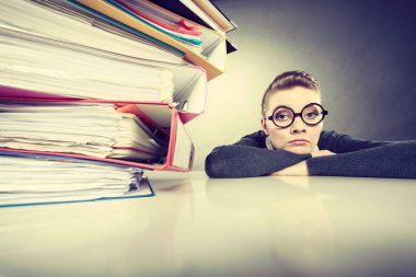 Muhasebeci bağlayıcı pils dehşete.