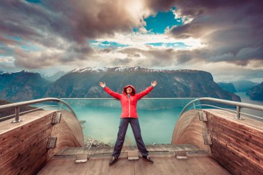 Turist üzerinde Stegastein bakış açısı, Norveç