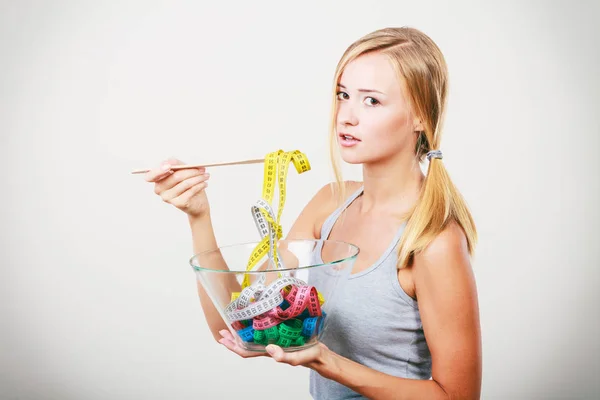 Diet. Girl with colorful measuring tapes in bowl — Stock Photo, Image