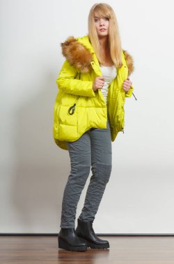 Ceketi giyen kız moda.