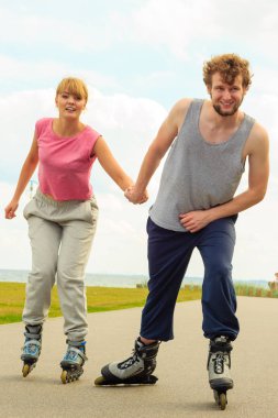 Adam kadına paten teşvik