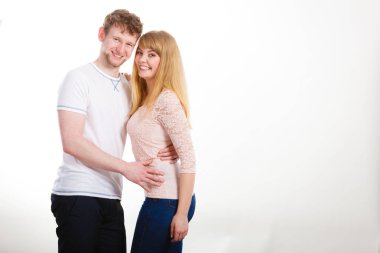 Mutlu arkadaşlığını çift birbirlerine sarılma.