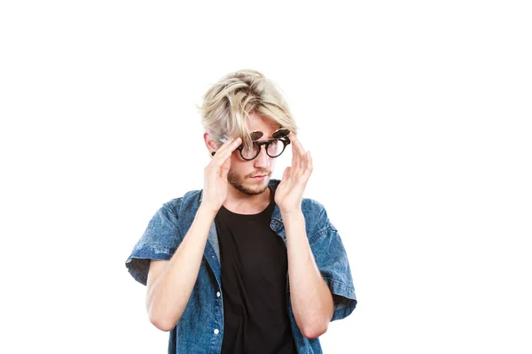 De artistieke man hipster met excentrieke bril — Stockfoto