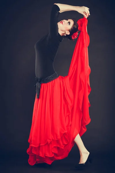 Beautiful woman dancing oriental dance. — Stock Photo, Image