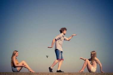 Arkadaşlar çocuk iki kız grup açık rahatlatıcı