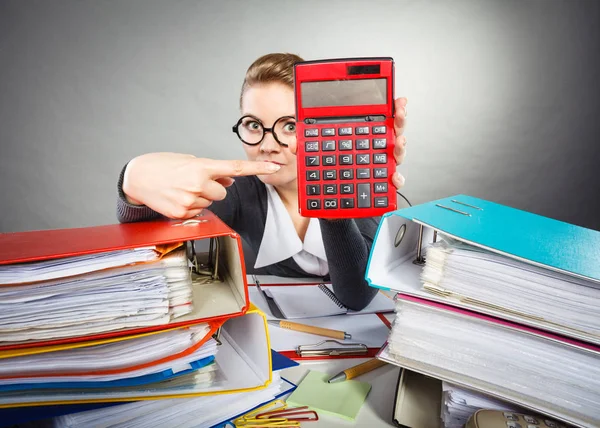 Businesswoman with big red calculator. — Stock Photo, Image