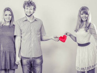 Mutlu üçgen ilişki