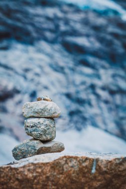 Taş yığını dağlarda, Norveç