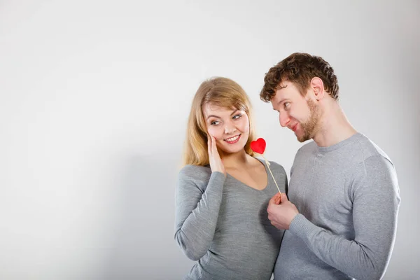 Animando pareja calentamiento juntos — Foto de Stock